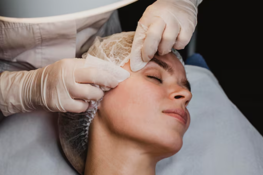 Coolifting facial treatment for instant skin glow and hydration